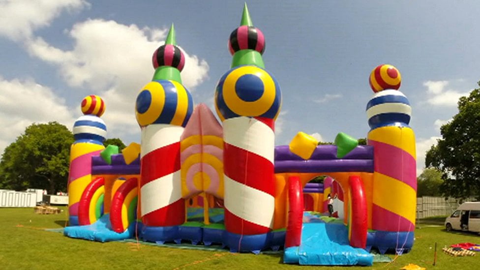 bounce house 